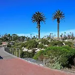 Axis-Luxury Two Bedroom With Ocean And Mountain Views - 3