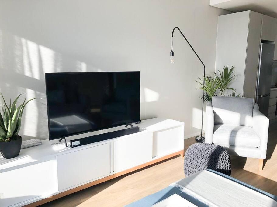 Axis-luxury Two Bedroom With Ocean And Mountain Views - 3 Apartment