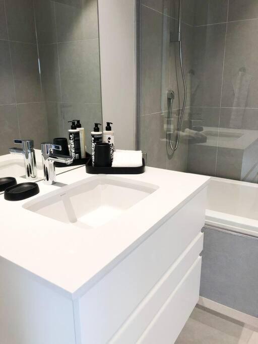 Axis-luxury Two Bedroom With Ocean And Mountain Views - 3 *